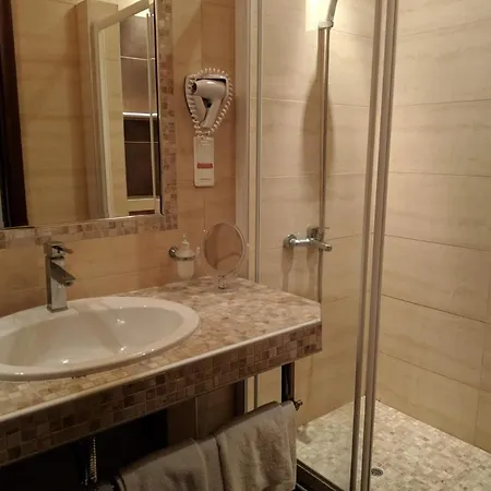 Otel Meliton & By The Neos Marmaras
