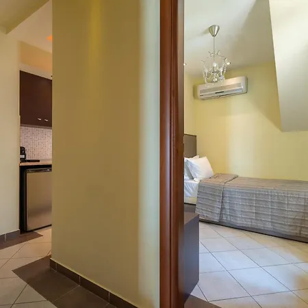 Otel Meliton & By The 3*