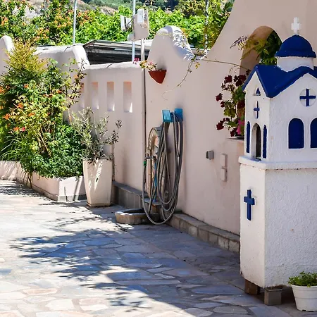 Meliton & By The Ξενοδοχείο 3*