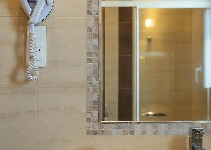 Meliton & By The Néos Marmarás