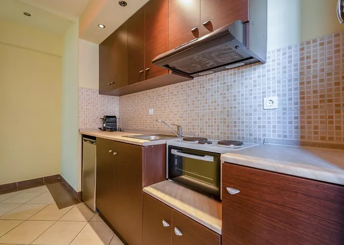 Meliton & By The 3* Néos Marmarás