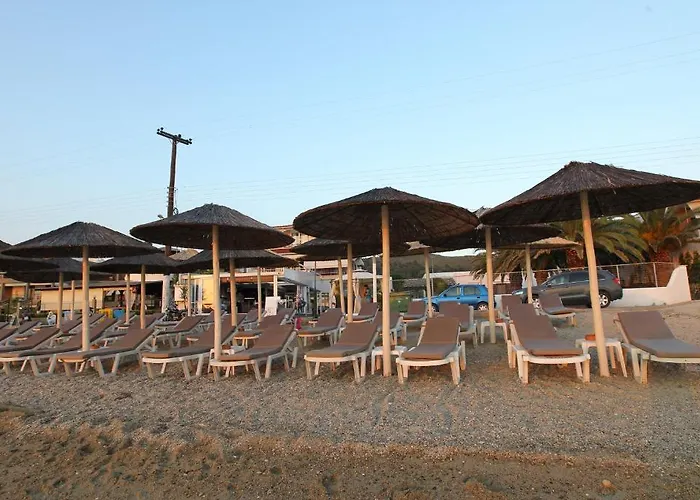 Meliton & By The 3* Néos Marmarás